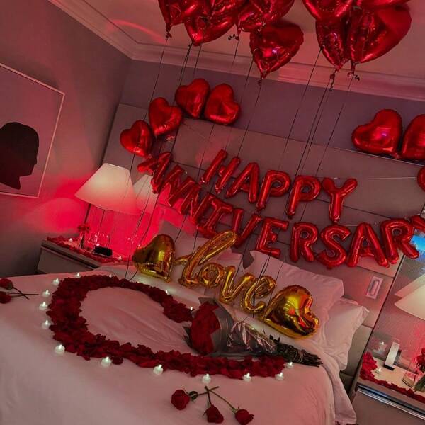 1019pcs/1027pcs/1028pcs/5pcs Red Anniversary Celebration Decorations Including Happy Anniversary Banner, Golden Heart Foil Balloons, Golden Love Balloons With 1000pcs Rose Petals, Suitable For Anniversary, Wedding, Bridal Shower, Valentine's Day, Romantic Surprise Night, Birthday