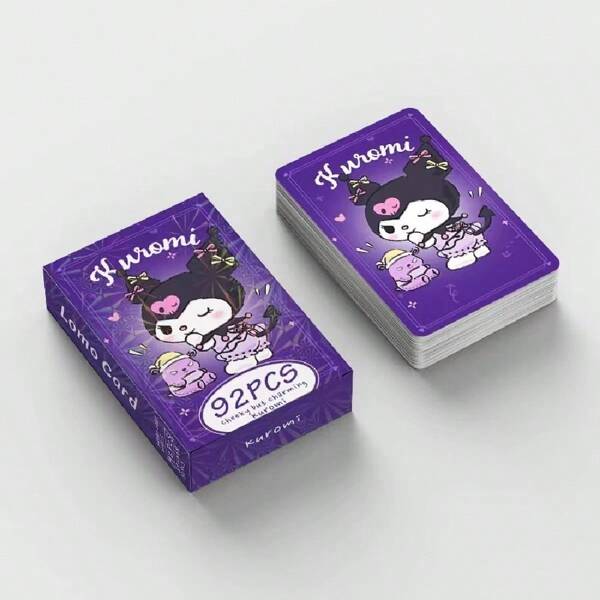Sanrio 60 pezzi Carte LOMO Kawaii casuali + 32 pezzi, set di fotocartoline piccole e carine con stampa fronte-retro, collezione di adesivi cartoni animati casuali, come regalo per i fan per il compleanno. Dimensioni delle carte: 3,3x2,1 pollici (Possono esserci lievi errori di colore e dimensione, il che è normale per i fan)