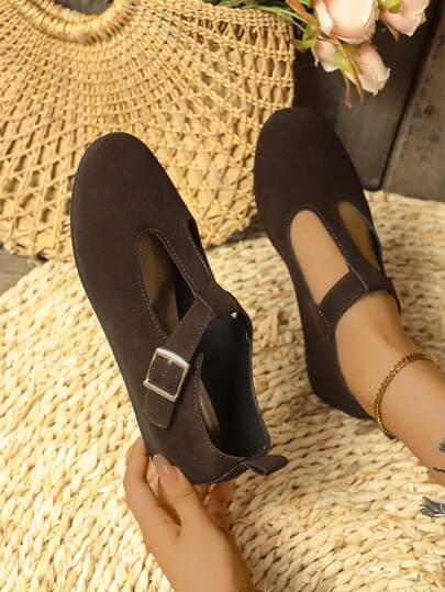 Soft Leather Soft Sole Buckle Strap Versatile Women Flat Sandals