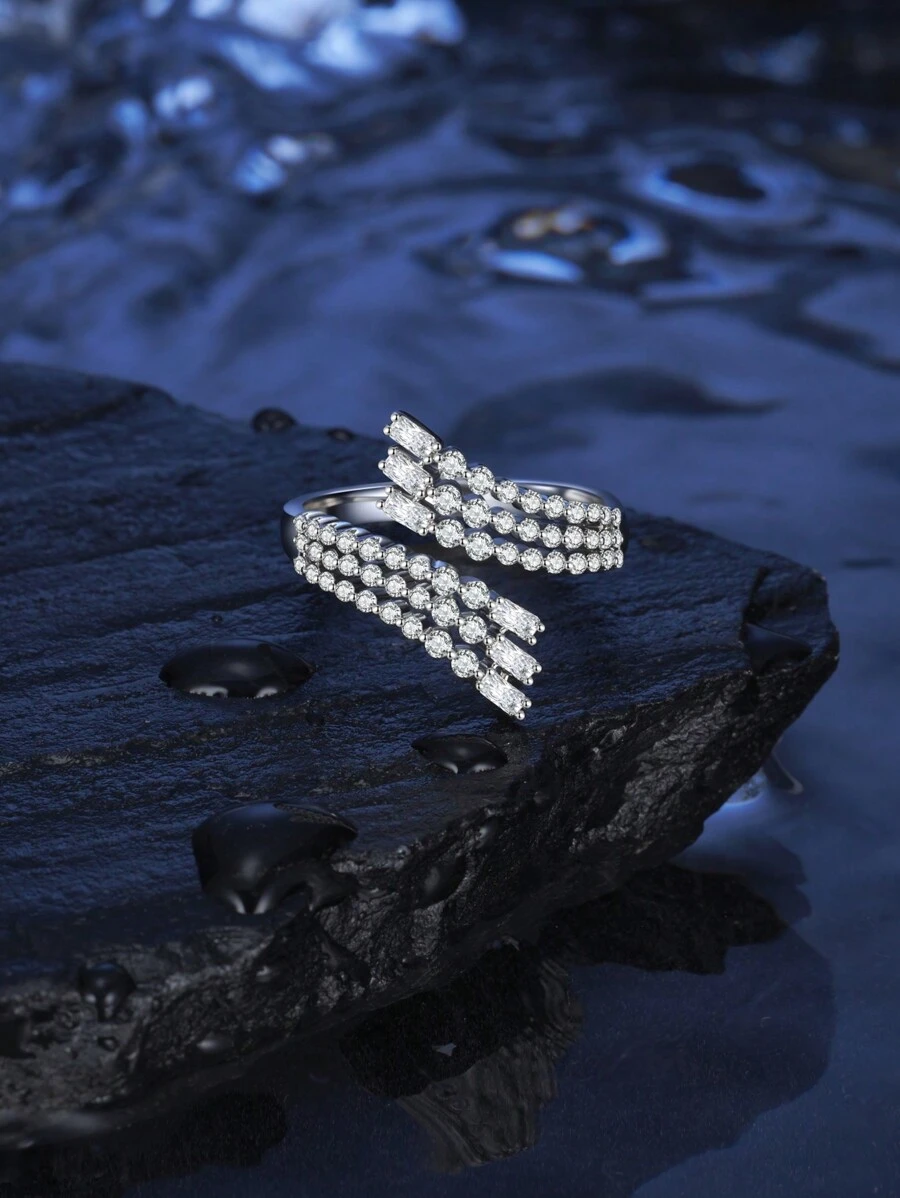 1 件铜材质方晶锆石镶嵌小戒指，时尚迷人，适合作为礼物或女性日常佩戴 - 016606 - 查看 1