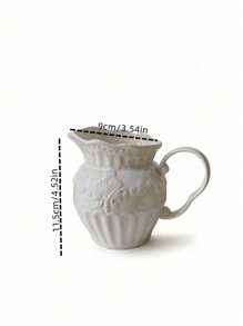 复古北欧风格白色陶瓷小奶罐花瓶带浮雕图案，时尚高端客厅鲜花装饰