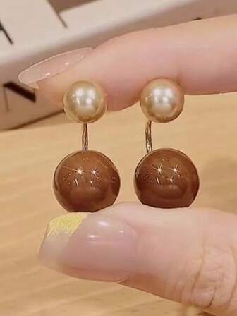 Nuevos pendientes de perla roja para mujeres, pendientes elegantes de doble uso, diseño único, sensación de alta gama, pendientes tipo botón