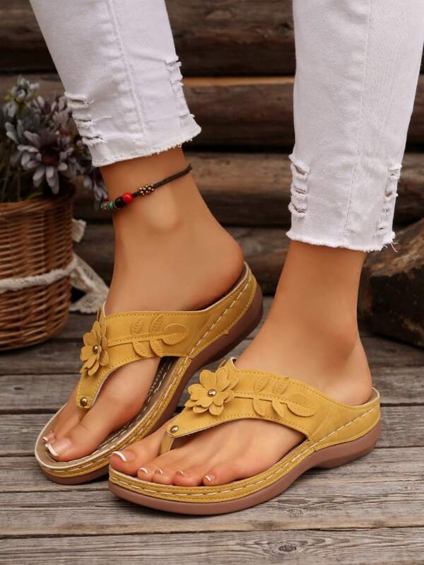 Ladies' Fashionable Brown Hollow Floral Print Wedge Flip Flop Sandals, Anti-Slip