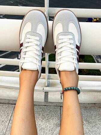 Women's Casual Sneakers, Road Running Shoes, Flat Sports Shoes, Matching Sports Pants, Shorts, Long Socks, Versatile