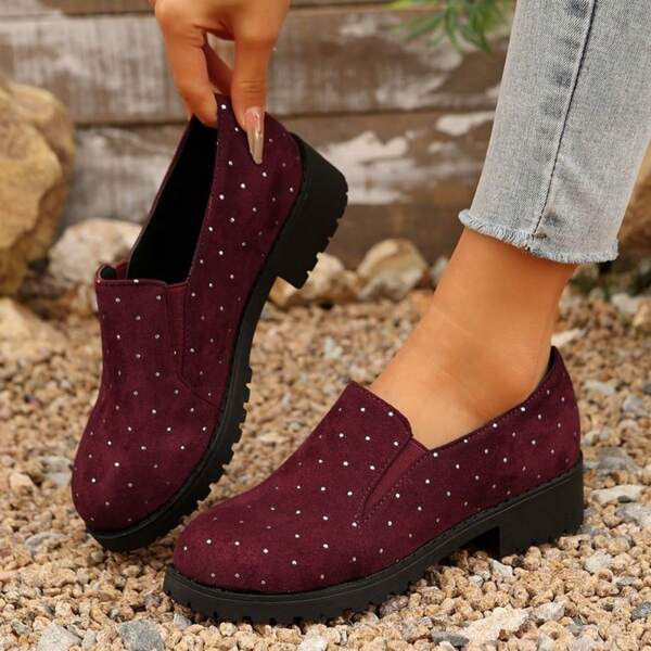 Chaussures à enfiler style britannique vintage à pois, avec un talon épais et un bout rond