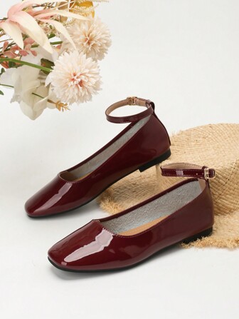 Sapatilhas Francesas Elegantes de Couro Envernizado com Fivela Única e Solado Antiderrapante em Vinho Tinto para Mulheres