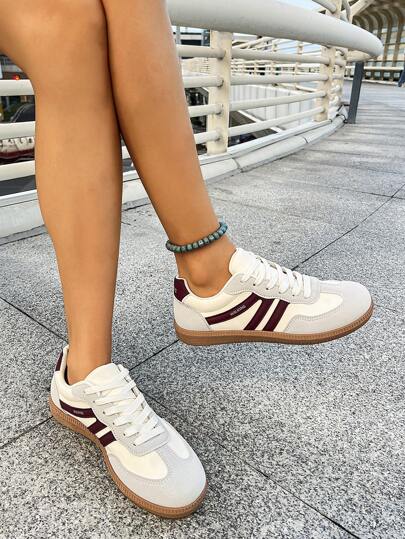 女士休闲运动鞋、公路跑鞋、平底运动鞋、配套运动裤、短裤、长袜、百搭