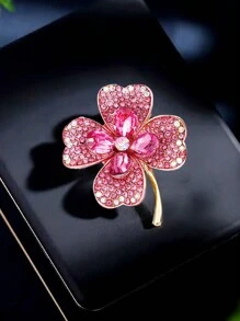 Elegant Sparkling Four-Leaf Clover Brooch, High-End Green Women's Lapel Flower, High-Quality Suit Pin, New Fashion Accessory Valentines,Mom,Mother,Mother's Day,Gift