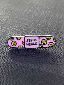 1pc Letter Casual Street-Style Zinc Alloy Brooch Pin, All Season Creative Novelty Gift, Backpack Accessory, Mixed Fashion Decoration, Unique Gift