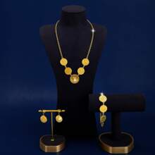 Bộ trang sức cổ điển sang trọng thời trang cao cấp Mgyi bằng đồng màu vàng dành cho nữ, dây chuyền, hoa tai, vòng tay thiết kế vuông sang trọng thanh lịch mạ vàng 18K dành cho nữ, phù hợp với Nigeria, Dubai, Trung Đông, Ả Rập Saudi, đám cưới cô dâu, trang phục hàng ngày, quà kỷ niệm ngày cưới, quà tặng Halloween cho bạn bè - Vàng - Xem 1