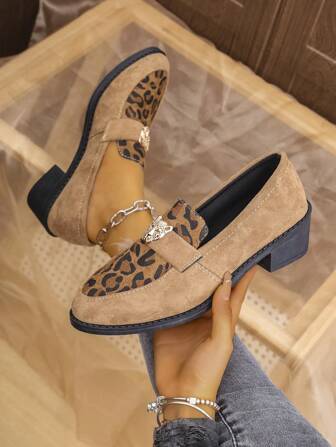 Women's Khaki Vintage Metal Leopard Head Decor Pointed Toe Slip-On Oxford Shoes, Casual Outdoor, Retro European & British Style, Formal Vacation Thick Heel Lightweight High Heel Pumps