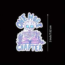 3 Zoll Vinyl Aufkleber "One More Chapter", Design mit lesendem Skelett, Geschenk für Buchliebhaber, perfekt für Laptops, Wasserflaschen, Handyhüllen, Notizbücher und mehr, wasserfest und dauerhaft, einfach anzubringen, hochglänzende Oberfläche, UV-geschützt, kratzfest, ideal für Personalisierung und als Geschenk, Aufkleber für Buchliebhaber, Aufkleber für E-Book-Reader, Geschenk für Buchliebhaber, Bücher-Merchandise, Aufkleber für Schmöker-Fans, Aufkleber für Lesebegeisterte, E-Reader