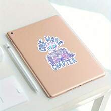 3 Zoll Vinyl Aufkleber "One More Chapter", Design mit lesendem Skelett, Geschenk für Buchliebhaber, perfekt für Laptops, Wasserflaschen, Handyhüllen, Notizbücher und mehr, wasserfest und dauerhaft, einfach anzubringen, hochglänzende Oberfläche, UV-geschützt, kratzfest, ideal für Personalisierung und als Geschenk, Aufkleber für Buchliebhaber, Aufkleber für E-Book-Reader, Geschenk für Buchliebhaber, Bücher-Merchandise, Aufkleber für Schmöker-Fans, Aufkleber für Lesebegeisterte, E-Reader