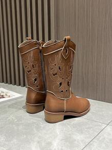 Stivali western da cowgirl ricamati con taglio laser per bambine, nuova moda stivali da equitazione di media altezza in stile vintage unisex per bambini, versatili