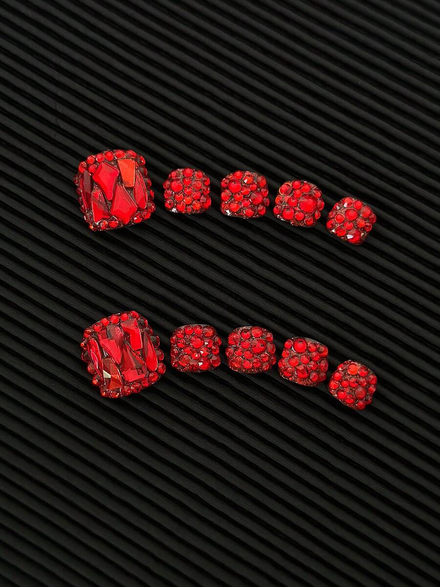 10 piezas/paquete Pegatinas de uñas cuadradas con strass completo y brillante, hechas a mano con diamantes asimétricos multicolores transparentes y diseño de lentejuelas, envolturas de uñas completas reutilizables y llamativas para mujeres - Rojo - View 1