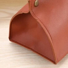Minimalistische bogenförmige Taschentuchbox aus PU-Leder im skandinavischen Stil, staubdichter Taschentuchhalter für Schreibtisch und Auto