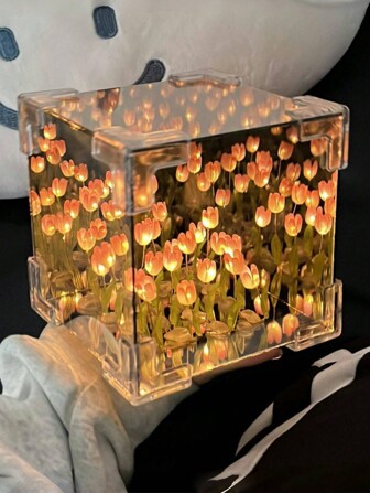 1件郁金香DIY创意惊喜礼物（材料包）：郁金香海洋夜灯装饰、郁金香香薰灯，关灯后可作镜子使用，适合睡眠投影灯、客厅家居装饰、节日和墙面装饰、派对礼物、生日礼物、结婚纪念日礼物、毕业礼物。