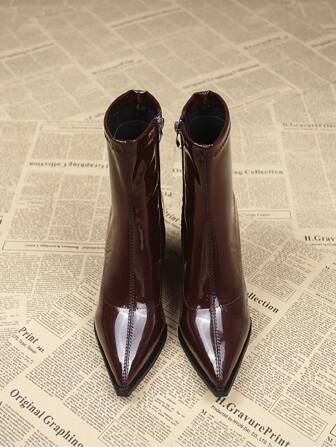 2025 秋冬女士时尚尖头漆皮中筒粗跟靴