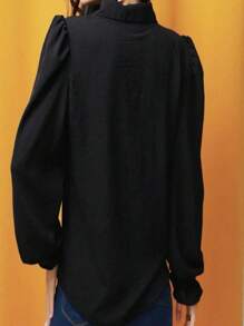 Camisa Feminina Social Com Botão Manga Longe - Preto - Visão 2