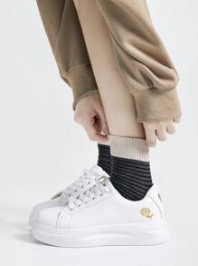 Alan Vincent White Shoes For Women 2025 New Casual And Versatile Women's White Shoes Ladies Flat Sneakers With Gold Rose Embroidery And Comfortable Pair With Various Pants And Jeans Lightweight, Wear-Resistant And Non-Slip - White - View 8