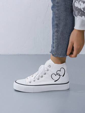 女士创意心形印花中帮平底帆布鞋，简约风格，白色帆布材质，适合日常穿着的休闲运动鞋，四季皆宜