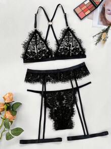 Nuevo conjunto de lencería sexy de color negro con flores y encaje de pestañas - Set de bralette sin tirantes, trusa pasional y portaligas de 3 piezas