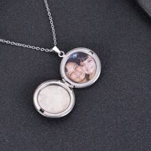 Collar personalizado con medallón circular grabado | Collar con medallón conmemorativo para foto | Collar con medallón plegable grabado con foto y nombre personalizados - Blanco - Ver 2