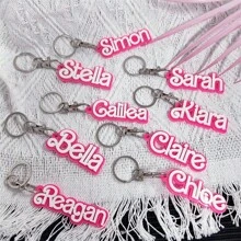 1 Stück anpassbarer pinker Acryl-Namens-Schlüsselanhänger, doppelt personalisierter Buchstaben-Schlüsselring, süßer Anhänger-Schlüsselring, Geschenk zum Schulstart, einzigartiger Buchstaben-Schlüsselring mit Glitzeranhänger, individuell gravierbarer Name und Datum, Geschenk für besondere Anlässe, Weihnachtsgeschenk, Geschenk am Heiligabend, Valentinstagsgeschenk