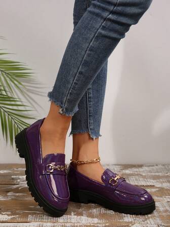 圆头厚底乐福鞋女款春秋新款英伦风百搭厚底黑色通勤皮鞋大码女士春秋防滑橡胶外底金链厚底皮鞋