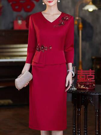 Elegantes Damen Satin Kleid mit V-Ausschnitt in Burgunderrot, hochwertig mit 3/4 Ärmeln, Luxus Abendkleid für Mütter, tailliert mit bestickten Pailletten Blumendetails, Reißverschluss hinten, geeignet für alle Jahreszeiten, perfekt für Weihnachtsabend/Thanksgiving/Weihnachten/Chinesisches Neujahrsfest/Silvester/Alltag/Lässig/Hochzeit/Geschenk/Gast/Formal/Party/Verlobung/Zeremonie/Gesellschaft/Urlaub/Geburtstag