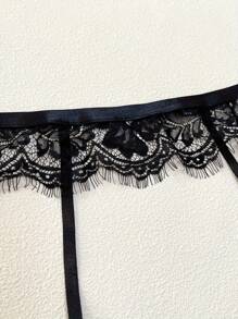 Nuevo conjunto de lencería sexy de color negro con flores y encaje de pestañas - Set de bralette sin tirantes, trusa pasional y portaligas de 3 piezas