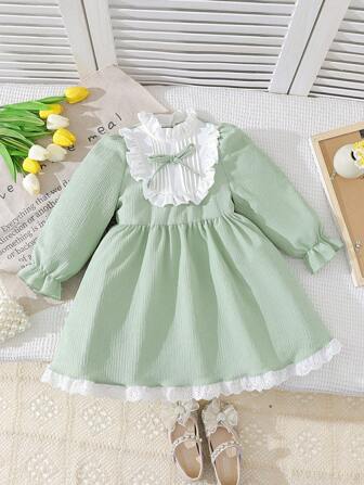 年轻女孩休闲蝴蝶结饰边荷叶边下摆拼布连衣裙