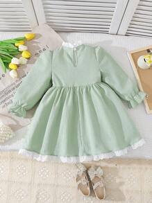 年轻女孩休闲蝴蝶结饰边荷叶边下摆拼布连衣裙