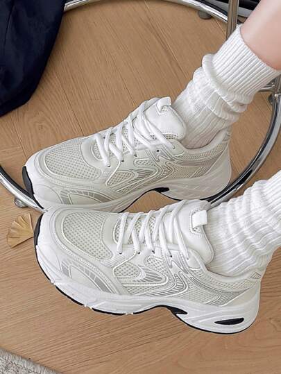 أحذية رياضية كاجوال جديدة للنساء، أحذية رياضية سميكة الكعب، أحذية رياضية بكعب منخفض، أحذية رياضية بنعل سميك مرتفع للطلبة، خامات بينها شبك وجلد ، ذات رباط للموضة، أحذية مناسبة للمشي والتمرين والجري في الخارج