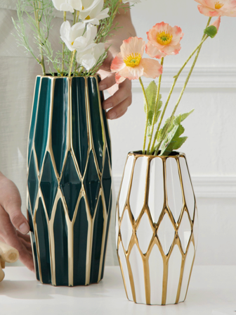 陶瓷花瓶，家居装饰白色花瓶，装饰花瓶，垂直条纹陶瓷花瓶，适用于家居装饰、卧室、办公室、客厅、浴室、餐桌装饰、中心装饰，最佳圣诞节和情人节礼物