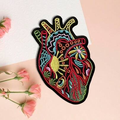 1 件彩色心形刺绣熨烫补丁