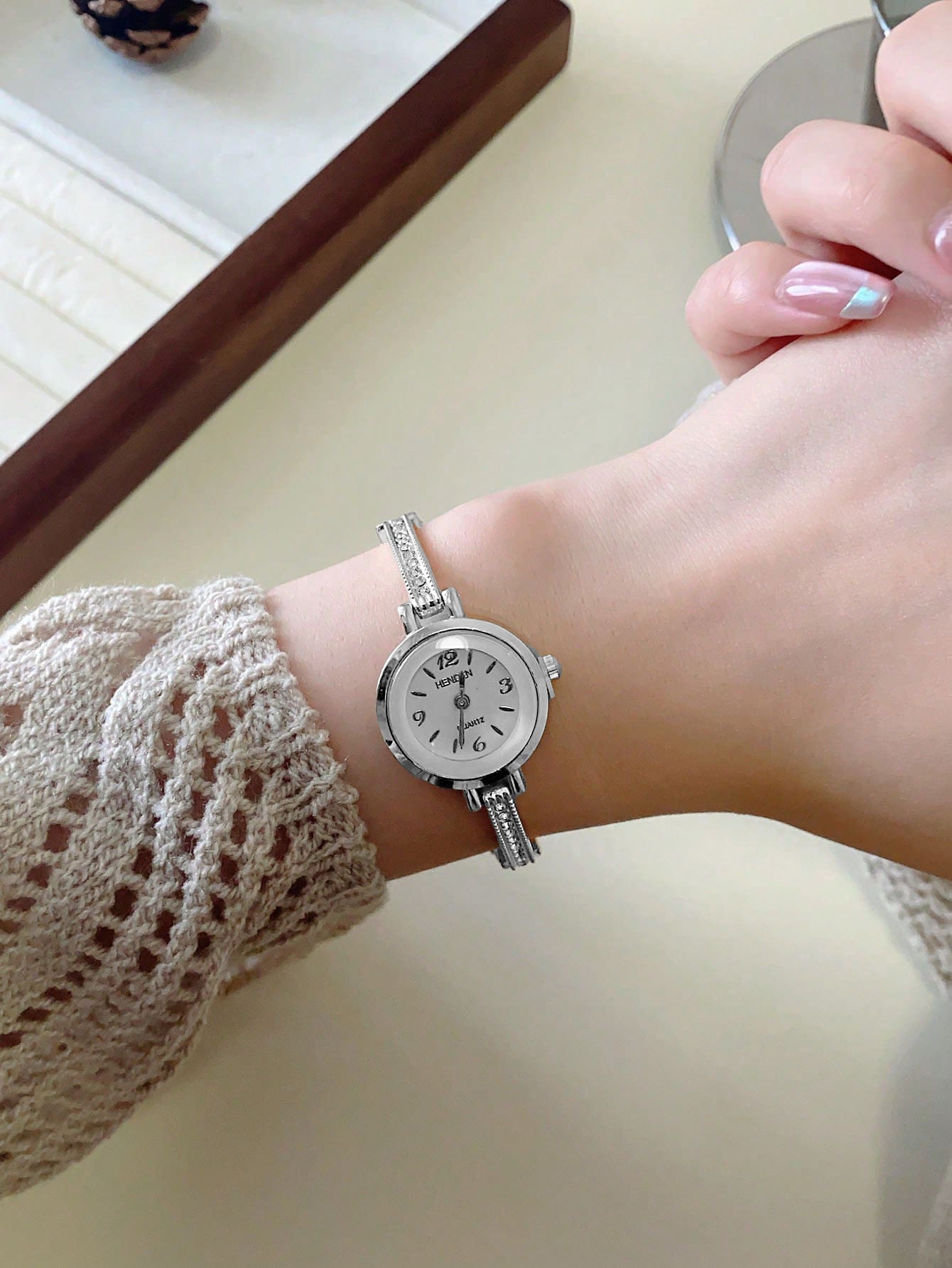 1pc Simple Thin Strap Women Watch, Fashion Elegant Gold Color Bracelet Style Wristwatch For Daily Decoration - Silver - View 1