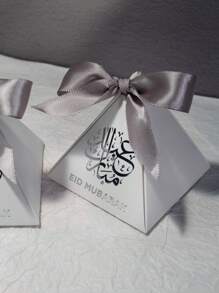 5pcs Eid Al-Adha Mubarak Eid Mubarak Mini Pyramid Favor Boxes Elegant White Gift Bags With Stylish Silver Arabic Calligraphy And Satin Ribbons. Perfect For Treats, Chocolates, And Small Gifts. Ideal For Eid Celebrations, Family Gatherings, And Festive Occasions. Chic Gift Packaging For Memorable Celebrations - 7.5X7.5X7.5cm - View 5