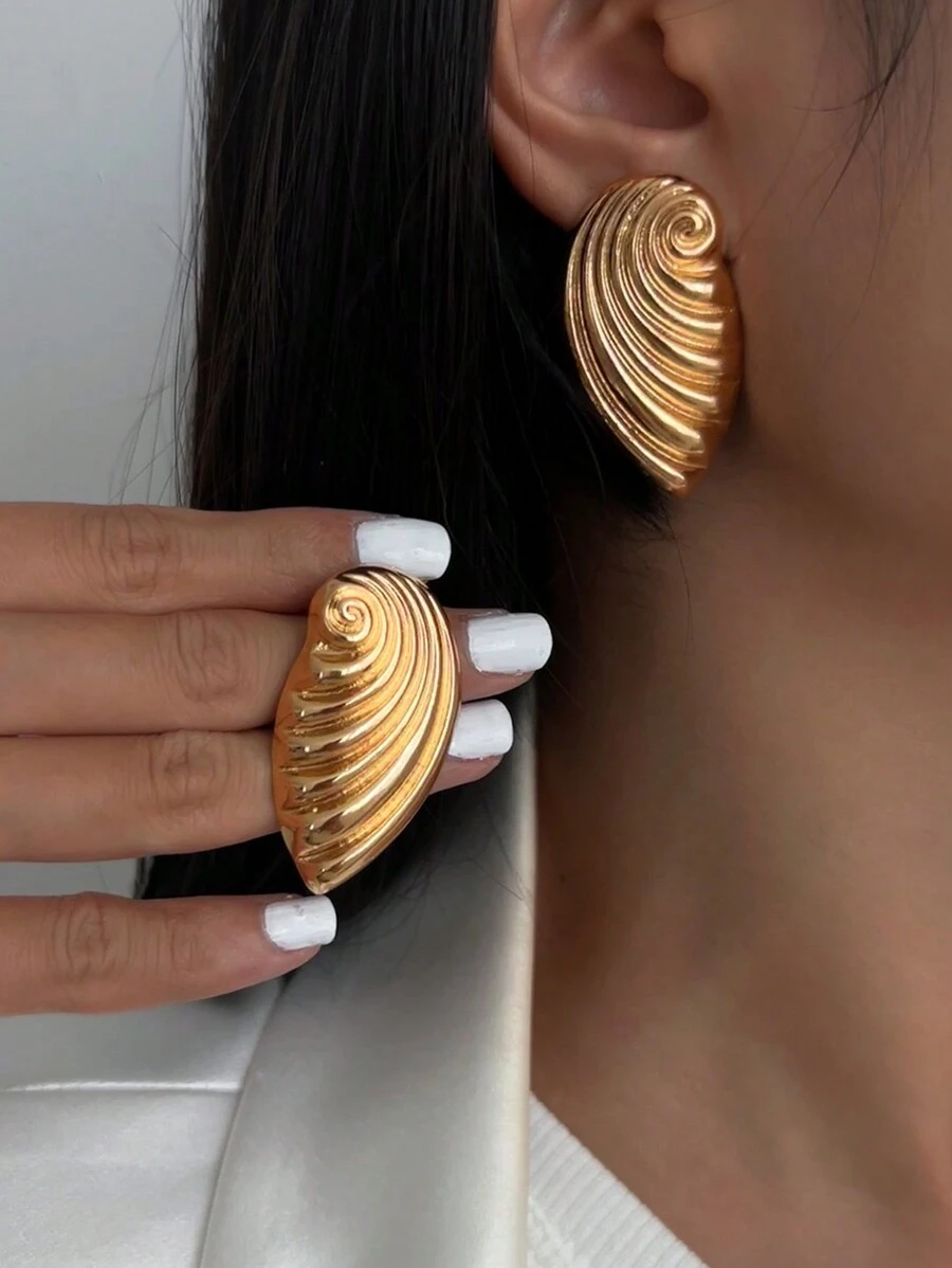 1 paire de boucles d'oreilles vintage à la mode, créatives, géométriques et métalliques en spirale. Des boucles d'oreilles uniques de design asymétrique et minimaliste pour femmes, à porter au quotidien et pour diverses occasions. Bijoux décoratifs et charmants.