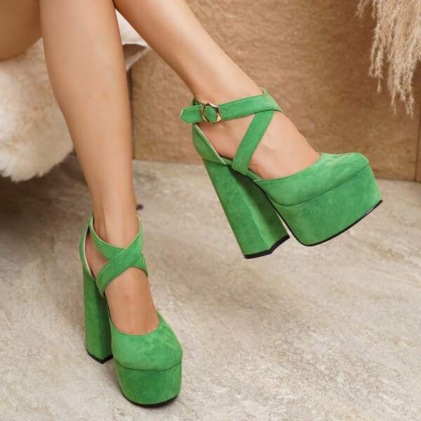 Zapatos de mujer Nuevos para el Otoño/Invierno 2024, con hebillas laterales, color verde navideño, puntera redonda, plataforma impermeable, estilo vintage versátil y elegante para fiestas y salidas nocturnas, tacones altos