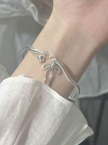 1 件简约基本款扭曲光滑手镯，适合女性日常佩戴