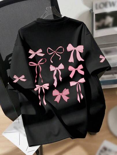 少女卡通蝴蝶结印花圆领T恤，夏季休闲柔软上衣，短袖设计，适合上学、购物、街头穿搭和度假穿着。适合女孩日常穿着，可作为礼物送给家人、朋友。舒适的夏季短袖休闲套头衫，可机洗，日常必备，街头风格。
