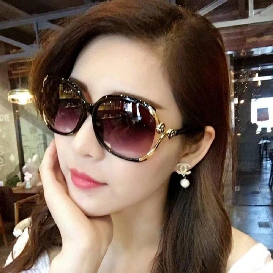 1 Pair Women's Black Sunglasses With Hollow Rose Painted Design, Large Frame Shade Going Out Outfit Outdoor Beach Seaside Vacation And Gift For Family And Friends
