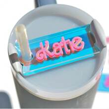 Gepersonaliseerde acryl bekeraccessoires, acryl bekernaamplaatje, gepersonaliseerd naamplaatje met uw naam, nummers, tekst in meerdere kleuren, geweldig cadeau voor familie en vrienden, herfst-/wintervakantiegeschenk waterfles
