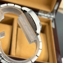 Tissot Le Locle Series Movimento mecânico automático 30 metros à prova d'água Relógio feminino Relógio suíço 25,3 mm Mostrador preto Caixa de aço inoxidável Pulseira de aço inoxidável T41.1.183.54