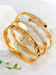 Set de 3 piezas de pulseras chapadas en oro de 18K de acero inoxidable, aptas para uso diario de mujeres, con diseño de flor y uña con circonita cúbica brillante, de estilo popular europeo y americano, para uso casual, fiestas, días festivos, cumpleaños, novia, San Valentín, regalo de joyería de muñeca para mujeres