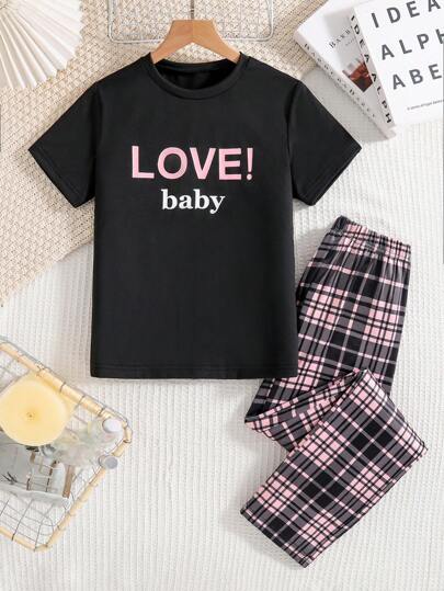 Fashionable Girls' Home Set, Suitable For Spring, Autumn, And Summer. Black 'love'! Short Sleeved Top Paired With Pink Checkered Pants Home Set, Suitable For Casual Home Wear