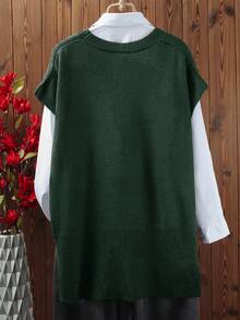 Suéter feminino plus size, modelo pulôver, casual e confortável, com decote em V e sem mangas.