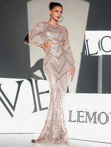 酒红色长袖亮片及地长礼服（前上半部分，后下部随机花卉图案） - 金色 - 查看 3