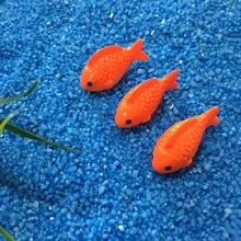 9 件迷你锦鲤池套装 - 树脂莲花装饰，适用于户外仙境花园、迷你池塘装饰海滩 DIY 彩色人造水生工艺品金鱼荷叶青蛙微型景观装饰